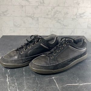 Footjoy contour shoes men size 10 1/2 black  with some cracks on the sides